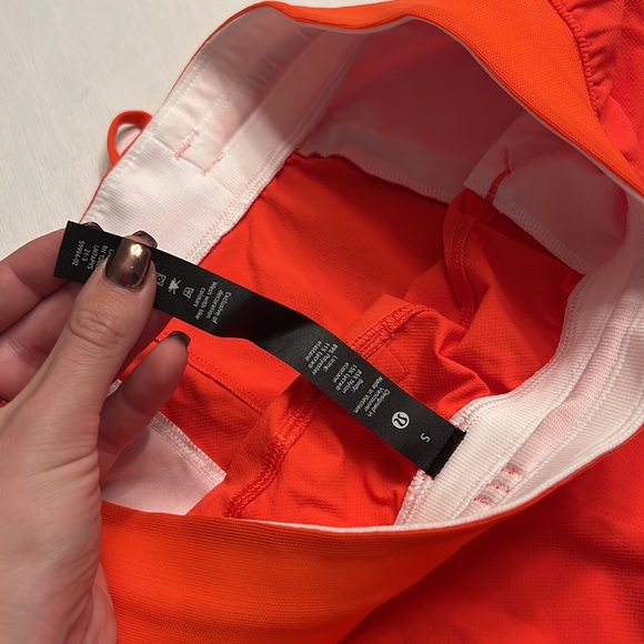 47. NWOT Mens Lululemon License to Train Linerless Short Autumn Red - Picture 5 of 6